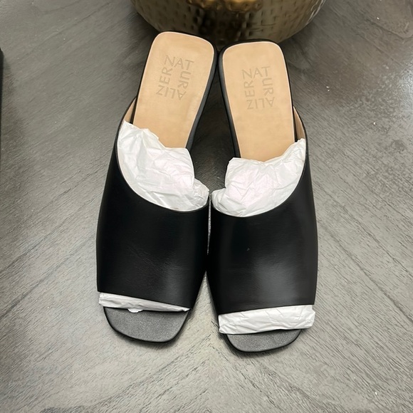 Naturalizer Black Stacy Leather Sandal - Picture 7 of 11